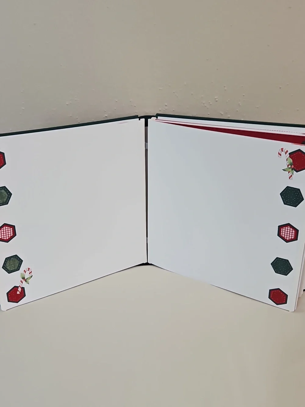 Creative Memories 12x12 Christmas Scrapbook Album Green Pre-Decorated Retired